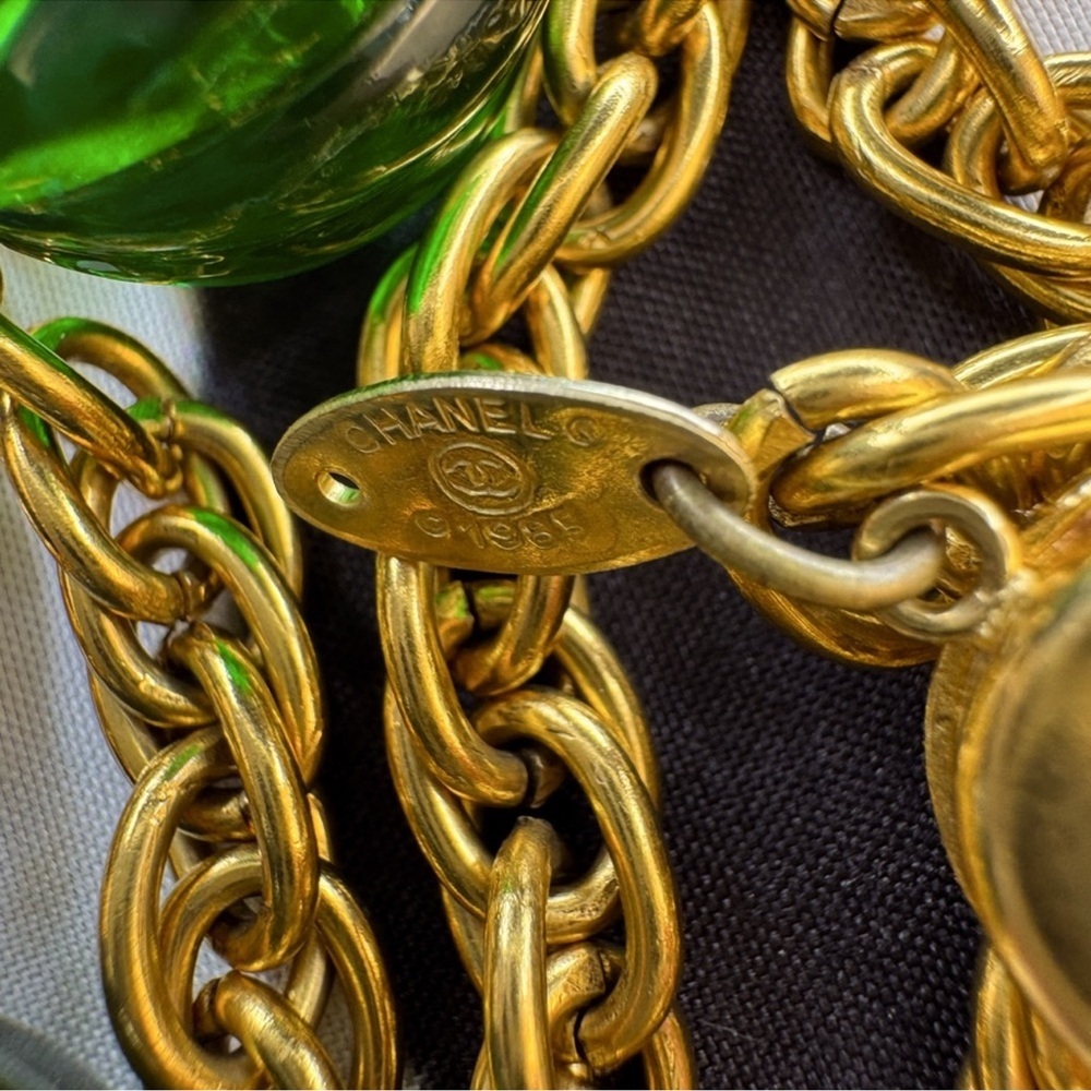 Chanel Gripoix  gold and emerald necklace - Picture 4 of 6